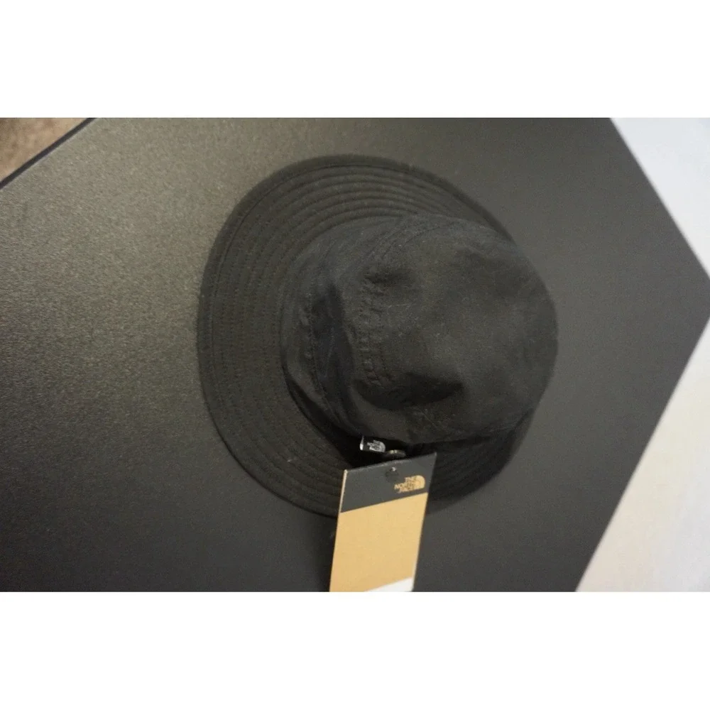 The North Face Kid's Black Bucket Hat NWT Size Medium UPF 40+